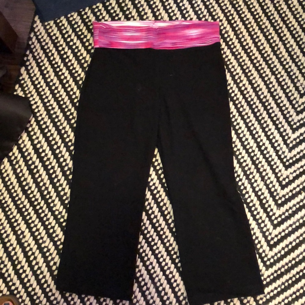 Black crop leggings